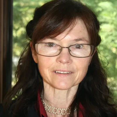 Dr Anette Carless