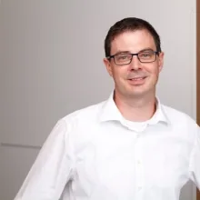 Dr. med. Dr. med. dent. Armin Peters
