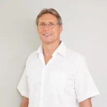 Dr. med. dent. Christian Ruess
