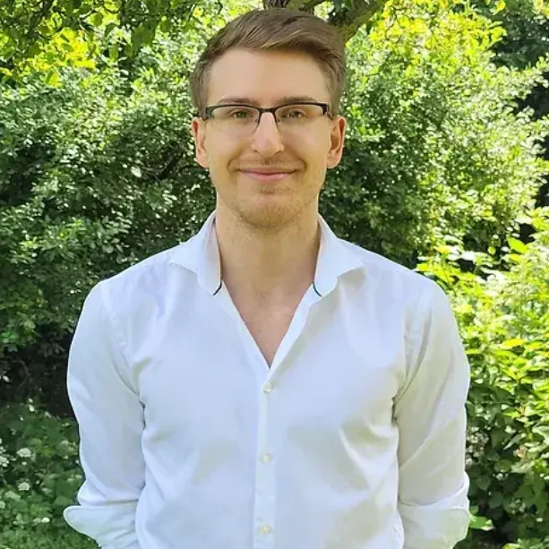 Dr Dominik Ludwig
