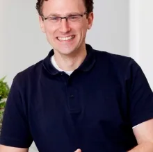 Dr. med. dent. M.Sc. M.Sc. Eike Peters