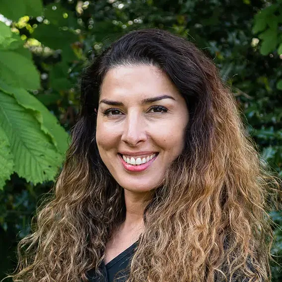Dr. Gita Azizi