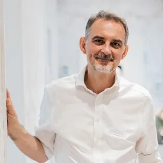 Dr. med. dent. Hans-Jörg Lutz