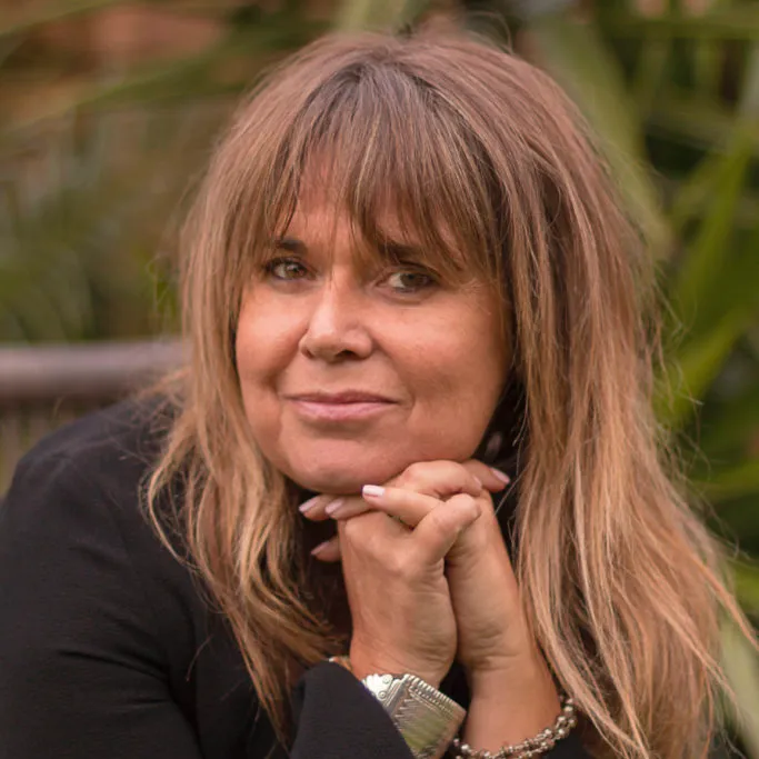 Dr Julie Vecera