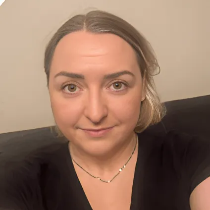 Ms Klaudia G
