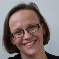 Dr Lore Schierlitz