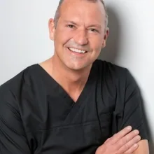 Dr. med. Dr. med. dent. Marc Holst