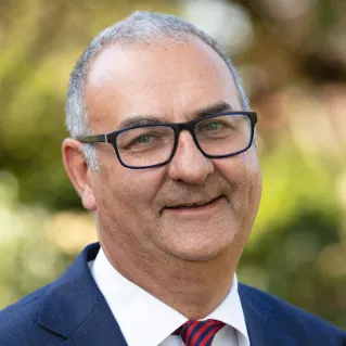 Dr Nestor Lalak