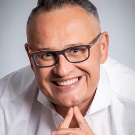 Mr Slawomir Zelazek