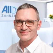 Dr. med. dent. Stefan F. F. Lang